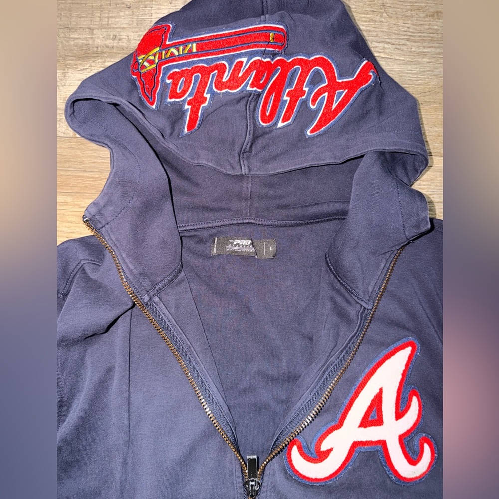 Pro Standard Atlanta Braves Navy Full-Zip Hoodie - Picture 5 of 11